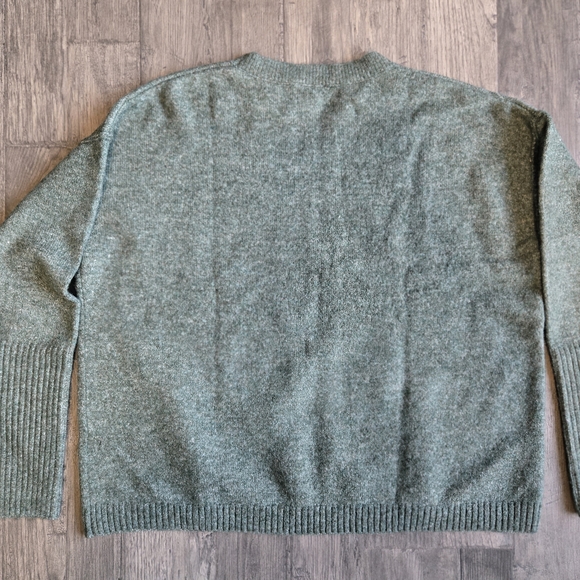 Classic Green Crewneck Sweater - Picture 3 of 3
